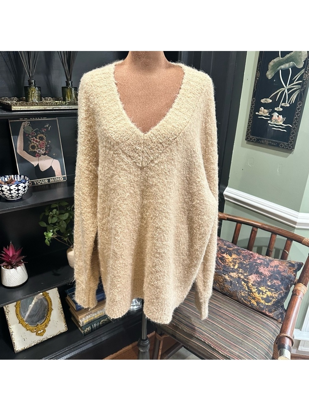 Aerie Teddy V-Neck Bouclé Sweater – Size Large – Cozy Texture & Relaxed Fit
